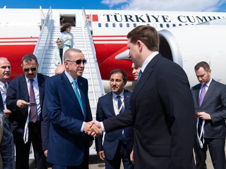 Мэр Сочи поприветствовал президента Турции Реджепа Эрдогана в аэропорту