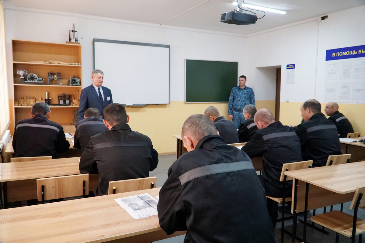 В алтайских колониях начался учебный год для осужденных - МК Барнаул