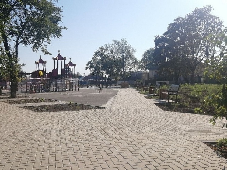 В Белореченском районе продолжают благоустройство парка