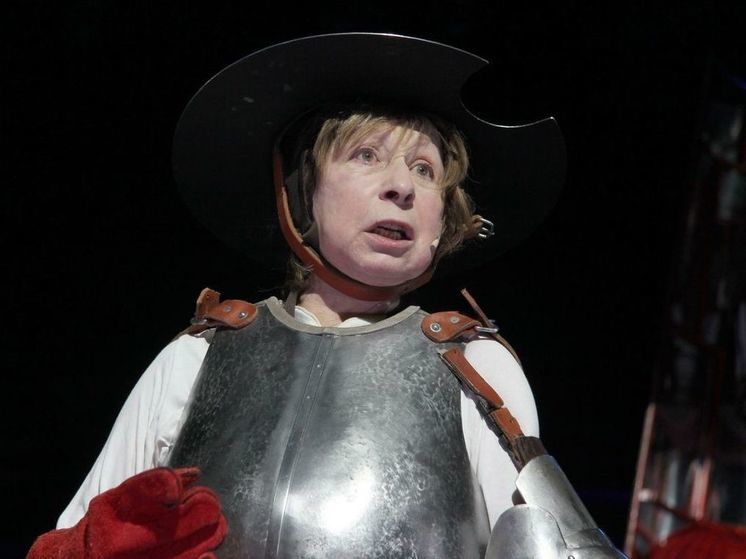 Сергей Марков потребовал наказать Ахеджакову за украинский флаг