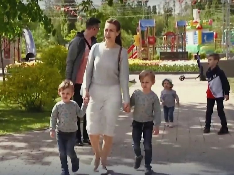 Вячеслав Гладков поздравил белгородцев с Днем многодетной семьи