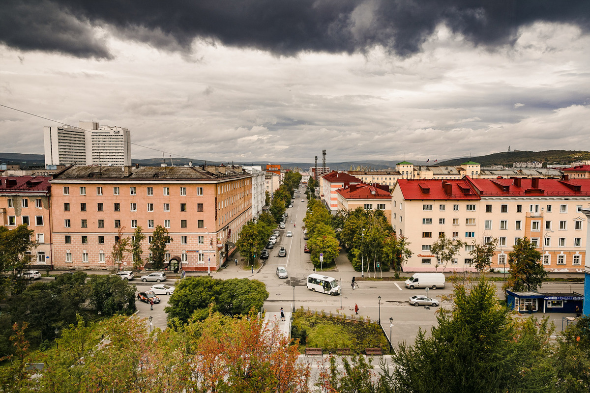 Мурманск в новгород. Кировск Мурманская область. Мурманск архитектура. Ковдор город Мурманская область. Мурманск жилой фонд
