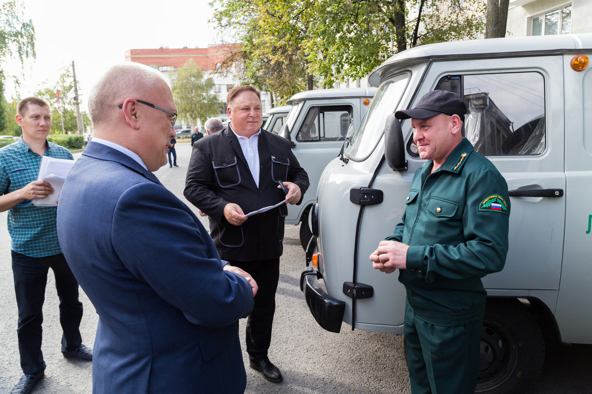 Кировские лесничие получили 24 автомобиля УАЗ для патрулирования - МК Киров