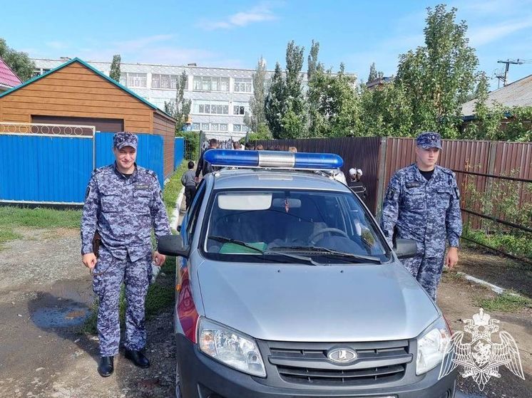 В Омской области росгвардейцы помогли 15-летней школьнице, которая упала и не могла двигаться