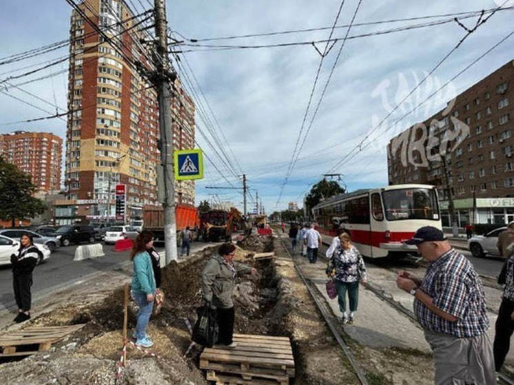 Вырытые на Зеленстрое в Туле траншеи закопают после установки бордюров