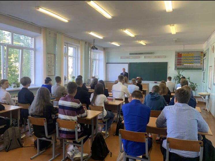 В школах прошли первые «Разговоры о важном» об истории и достижениях Смоленщины