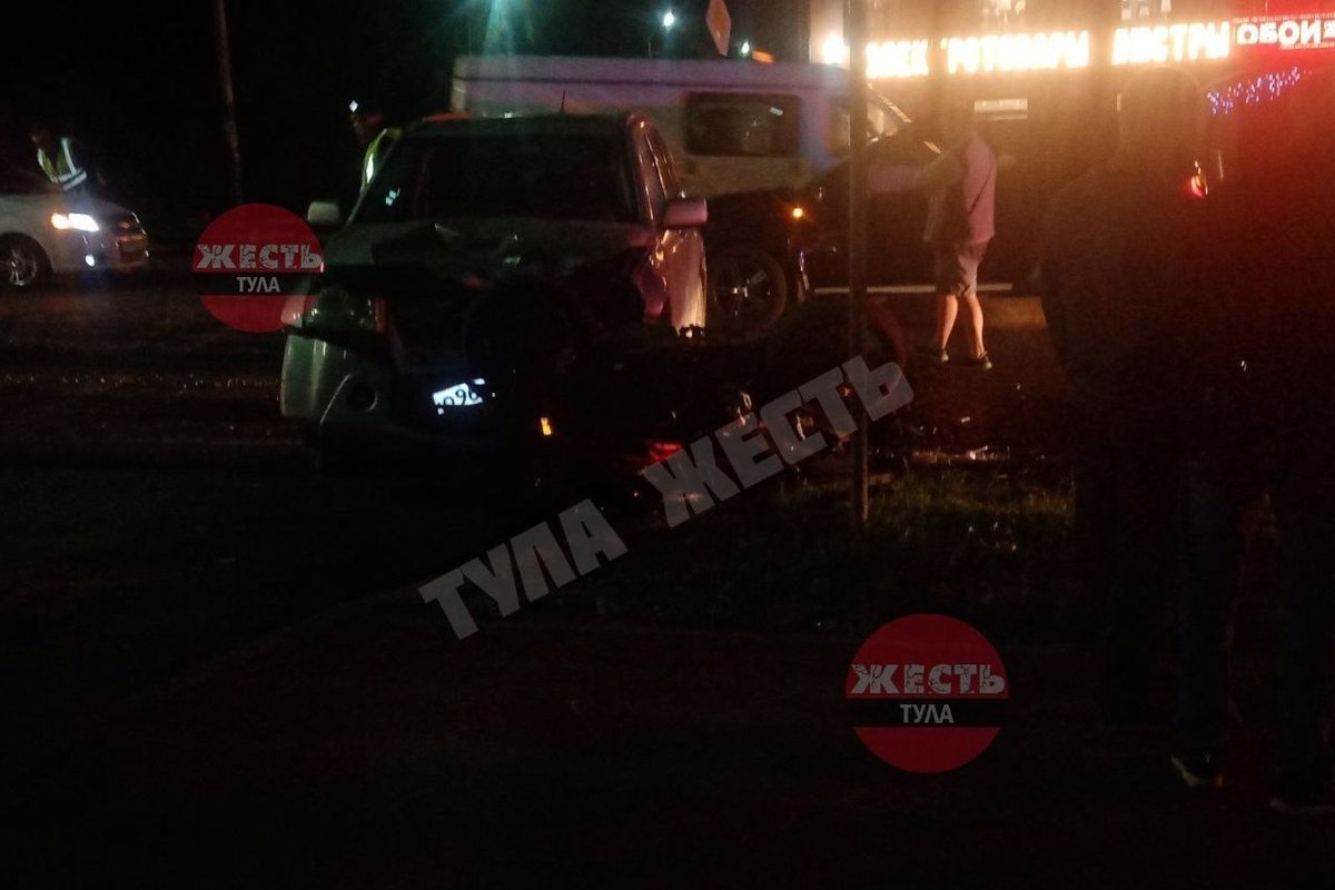 В массовом ДТП на Кутузова в Туле вечером 4 сентября пострадал мотоциклист