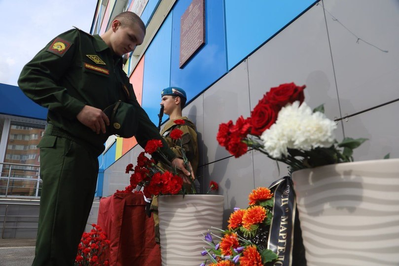 В Апастовском МО партии "Единая Россия" открыт стенд памяти погибшего в СВО Серг