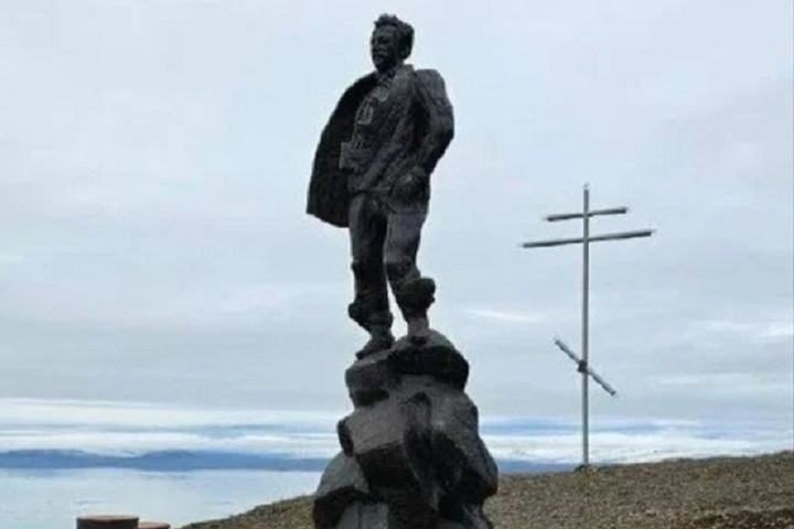 Уроженцу Костромской области, писателю и геологу Олегу Куваеву установили памятник на Чукотке