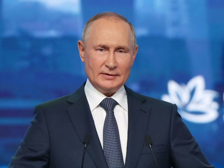 Владимир Путин обратился с приветственным словом к участникам ВЭФ-2023