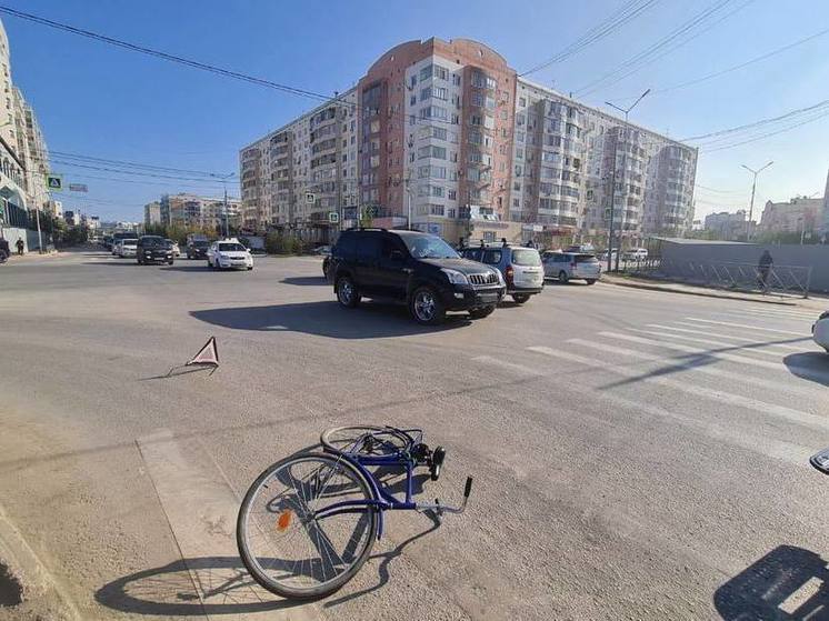 В Якутске нетрезвого велосипедиста сбил автомобиль