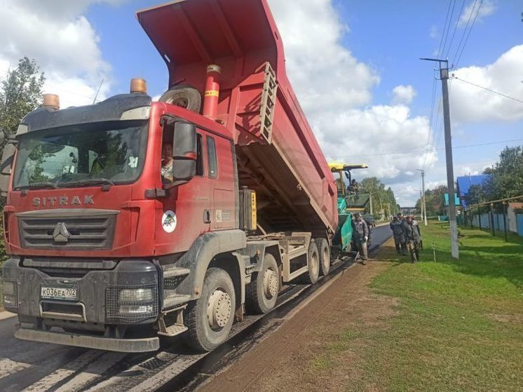 В Янаульском районе продолжается ремонт «фонящей» дороги