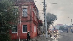 В Сети появились кадры, как в Астрахани горит памятник на Адмиралтейской 