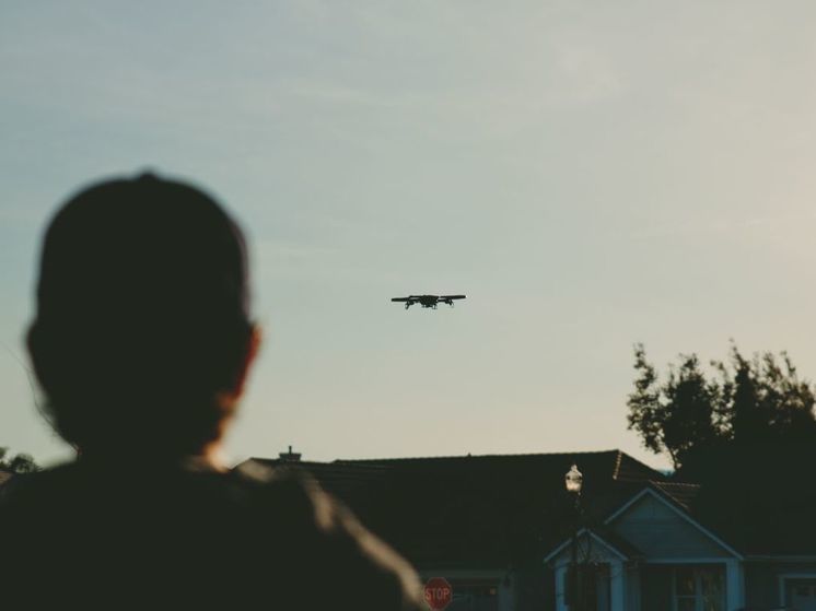 Россиянам рассказали, что делать при обнаружении подозрительного дрона