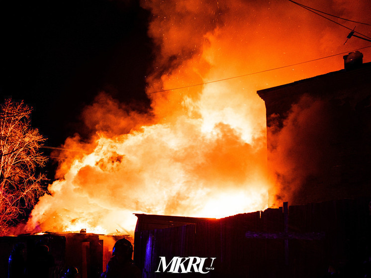 Трёхквартирный дом горел на Московском тракте в Чите