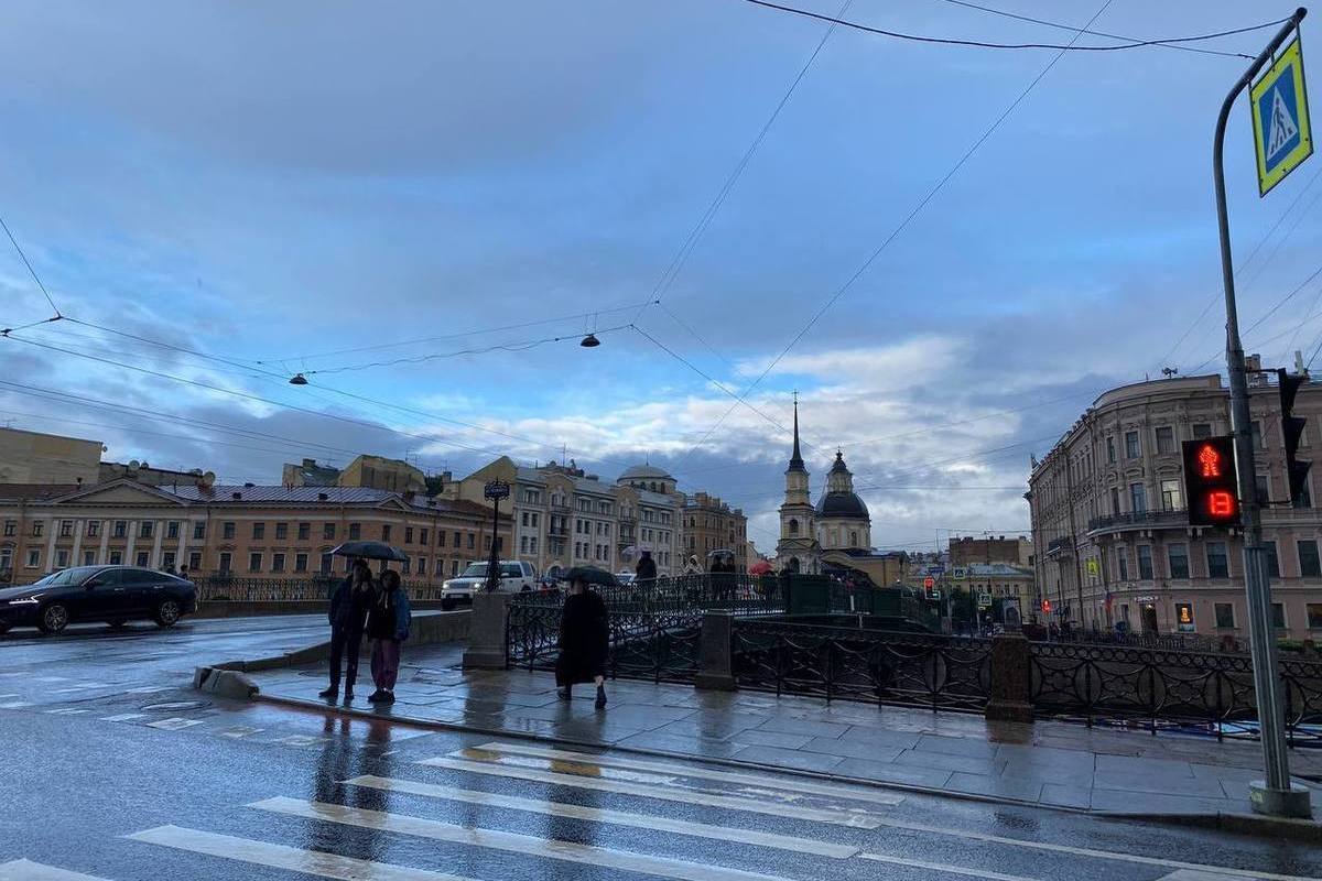 Когда начнется дождь в спб. Пасмурный Питер. Санкт-Петербург дождь. Сентябрь в Петербурге. Санкт-Петербург в сентябре.