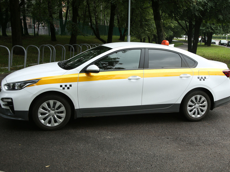 Россиянам рассказали, когда снизятся цены на услуги такси