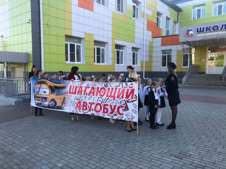 «Шагающий автобус» появился на улицах Великих Лук