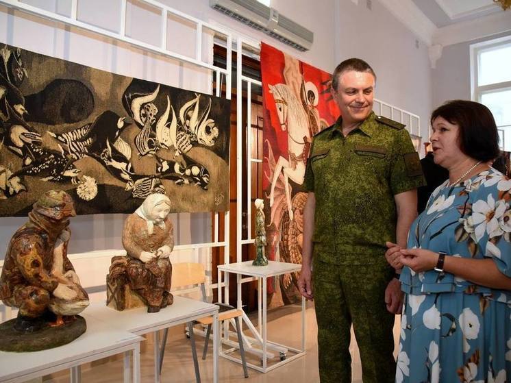 Московские художники представили выставку в ЛНР