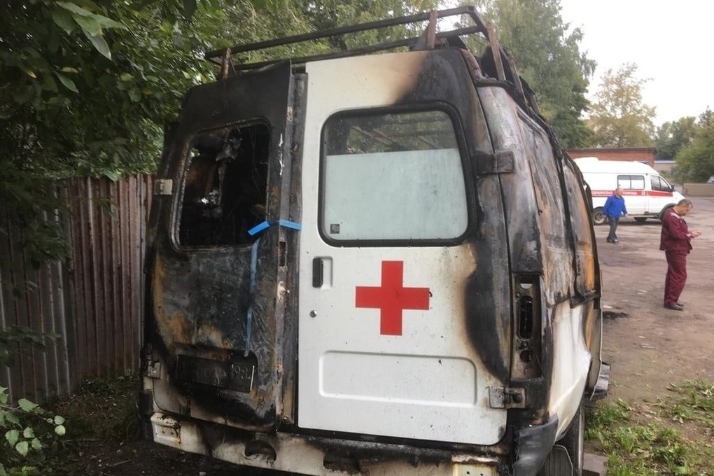 Машина скорой помощи в Череповецком районе сгорела пока ехала с вызова