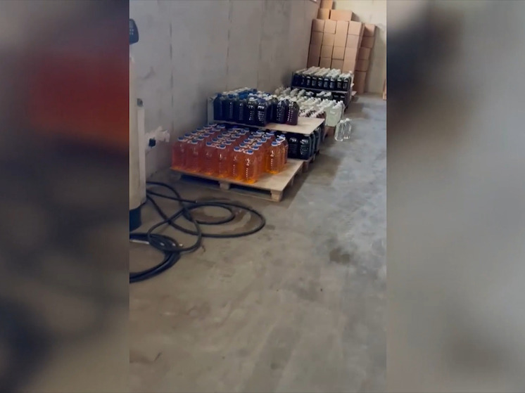 В Темрюке правоохранители изъяли из дома жительницы Анапы 19 000 литров контрафактного алкоголя