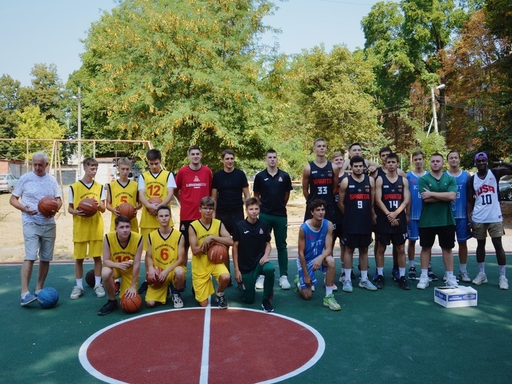 Современную баскетбольную площадку открыли в Центральном округе Краснодара