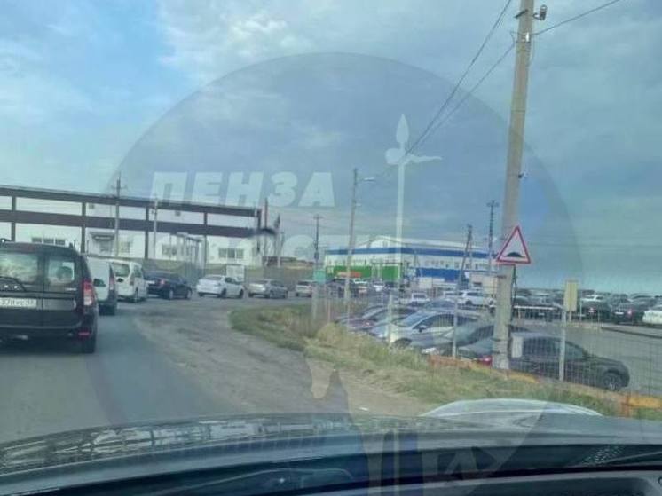 В Пензе собирается пробка с улицы Бийской к новому путепроводу