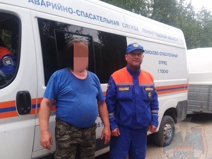 Спасатели помогли мужчине, заблудившемуся в лесу в Тосненском районе