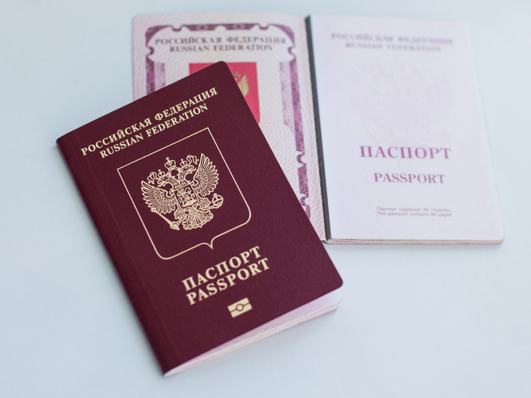 Юным жителям Мурманской области торжественно вручили первые паспорта
