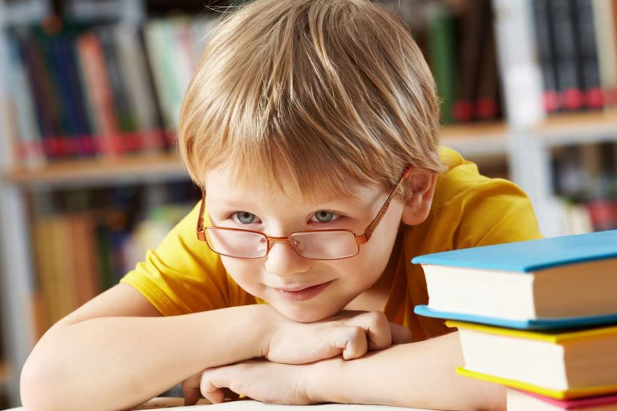 In order not to wear glasses: an ophthalmologist gave advice to parents of schoolchildren