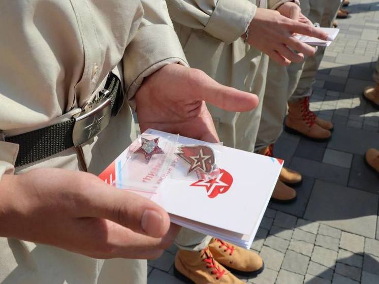 Полторы сотни юнармейцев ДНР приняли присягу