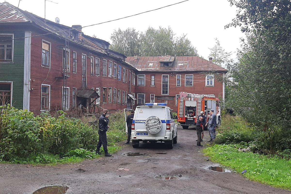 В Архангельске вновь горел деревянный дом квартала переулка Водников - МК  Архангельск