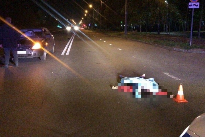 Перебегавшую улицу женщину насмерть сбила машина в Казани