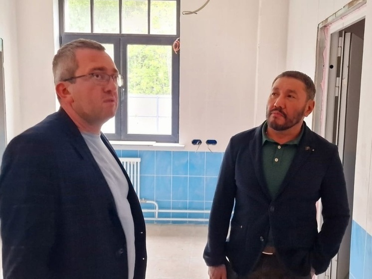 Глава Минздрава Карелии проверил, что происходит за забором в  строящемся бюро судмедэкспертизы