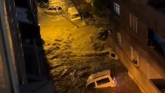 В Турции из-за сильнейшего дождя затопило улицы Стамбула: видео