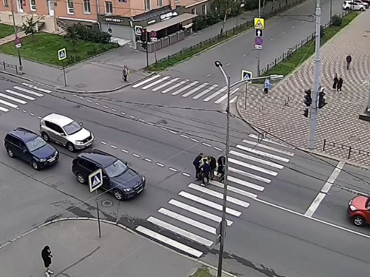 Упавшая на дороге в Петрозаводске бабушка устроила переполох