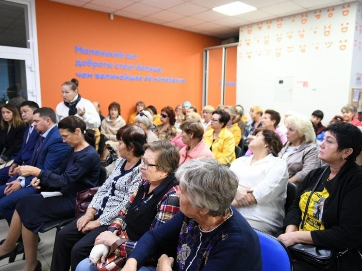 Глава Хакасии провел открытый диалог с общественниками из фонда «Кристалл»