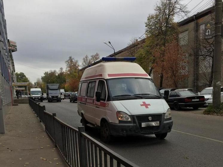 После дорожного конфликта водитель решил задавить жителя Воронежа