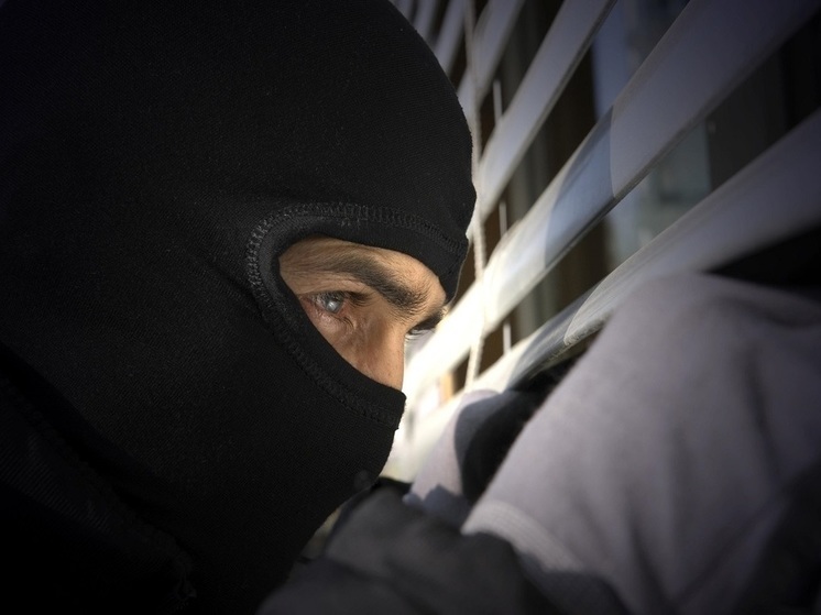 В российском городе неизвестный сжег шесть автомобилей