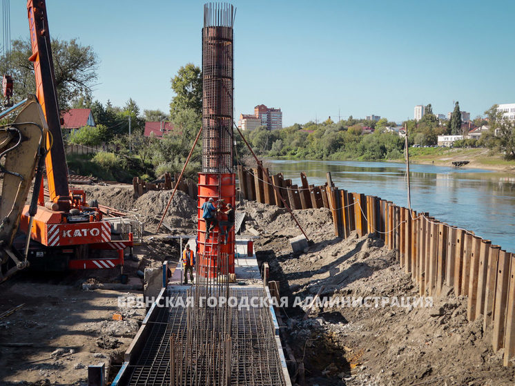 Ростверк последней опоры нового моста в Брянске заливается бетоном