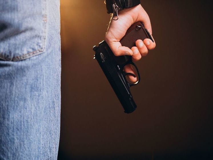 В Петербурге юноше прострелили ногу возле станции метро