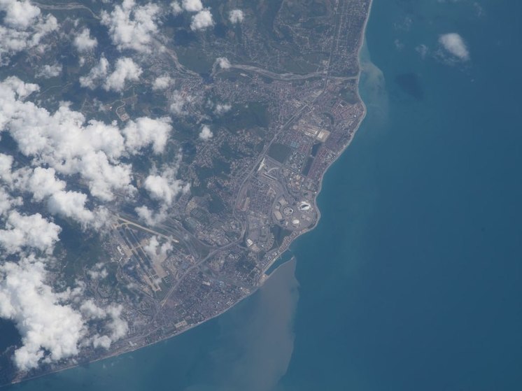 «Олимпийская деревня во всей красе»: космонавт Артемьев показал, как выглядит Олимпийский парк в Сочи с борта МКС