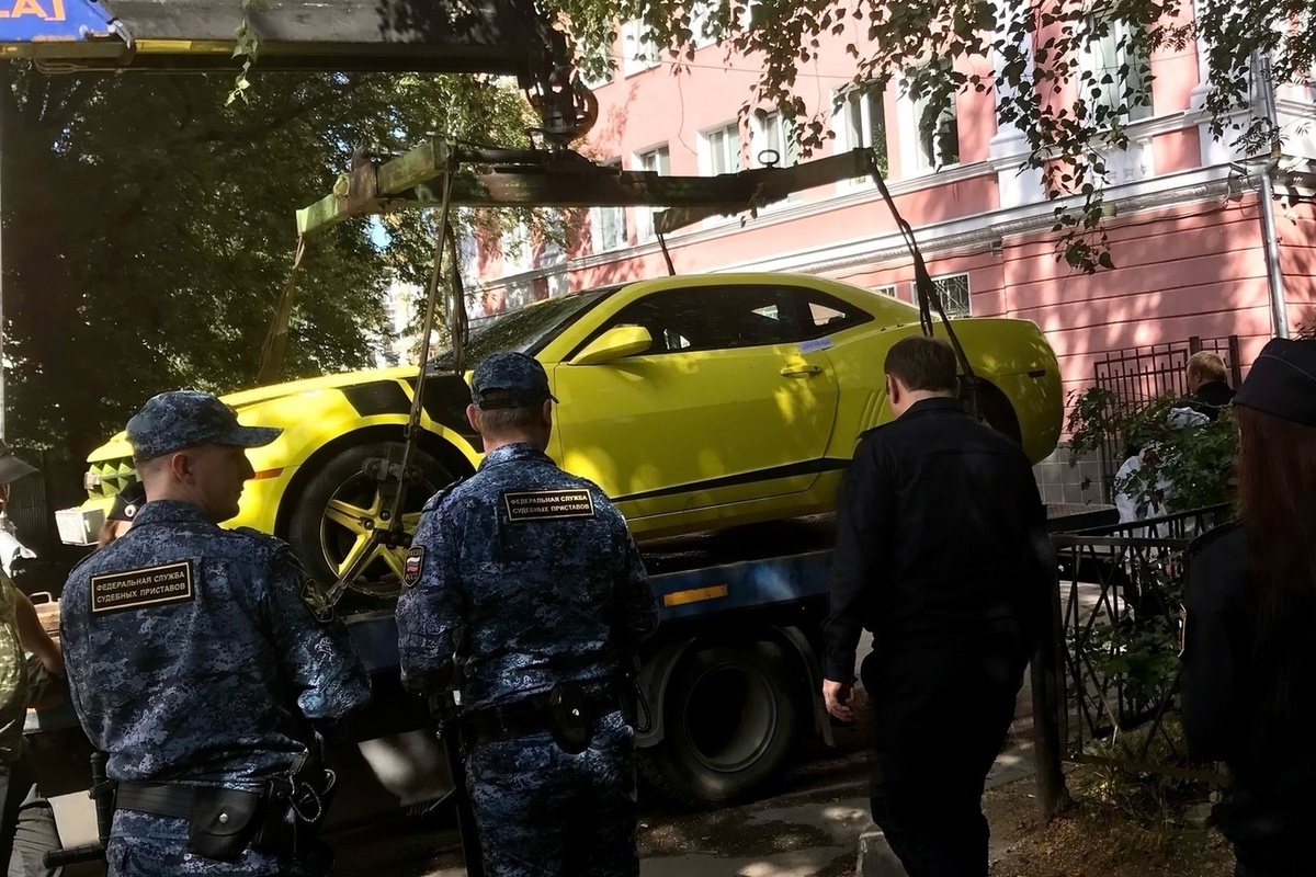 Судебные приставы в Ярославле отобрали элитную «ласточку» за долг по  коммуналке - МК Ярославль