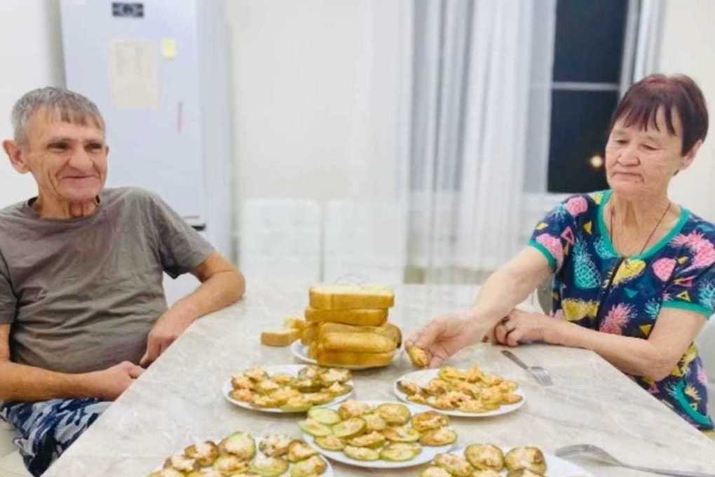 В Калмыкии постояльцы дома-интерната получили рекордный урожай кабачков