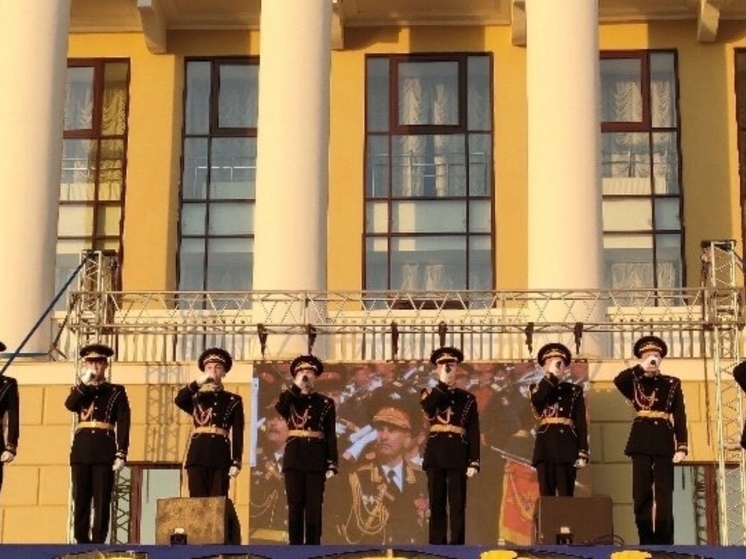 В честь присвоения почетного звания "Город трудовой доблести" в Воткинске прошел концерт