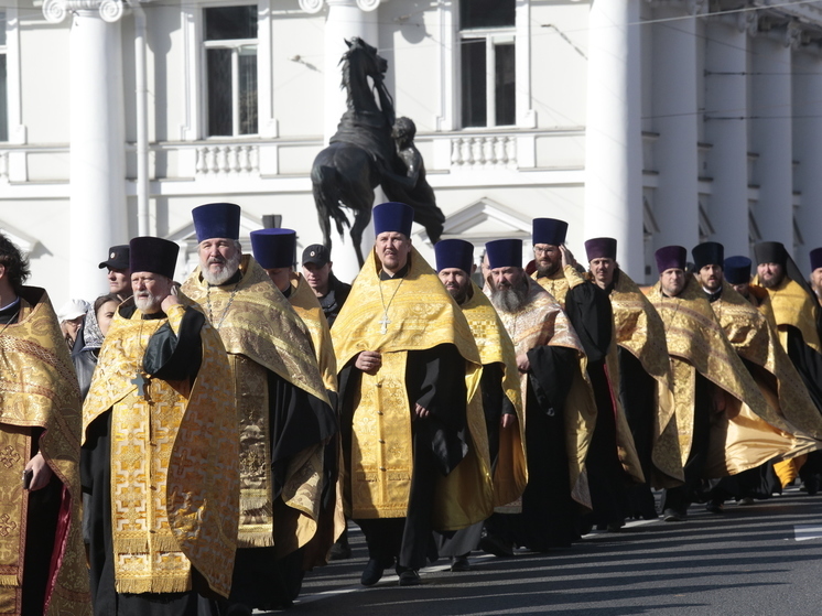 В центре Петербурга ограничат движение на два дня из-за крестного хода