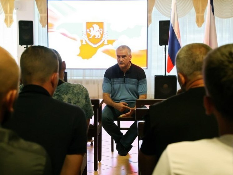 Аксенов навестил раненых в зоне СВО военных