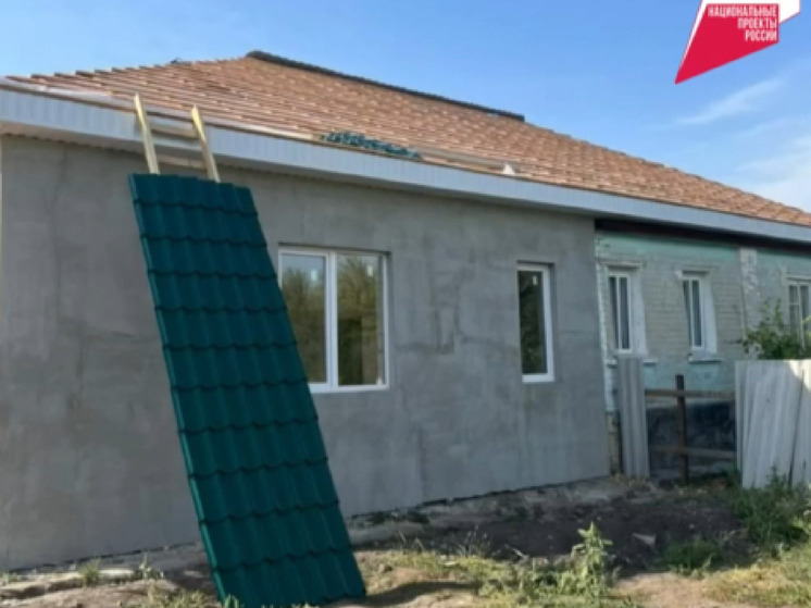 В селе Казанка Белгородской области подходит к концу ремонт кровли ФАПа