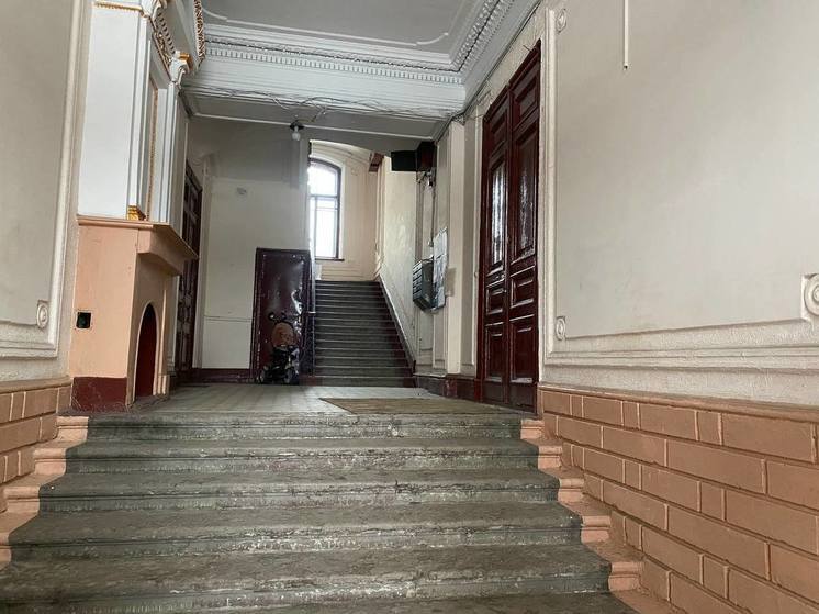 Соседка нашла мертвого мужчину на полу в квартире в Кингисеппе