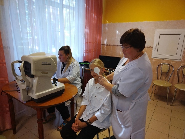 Офтальмологи бесплатно проверили зрение юным жителям Серпухова